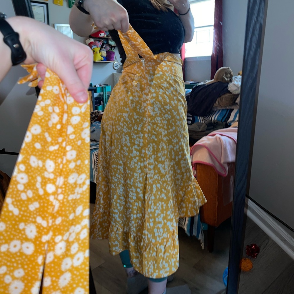 Yellow floral skirt - Picture 2 of 3
